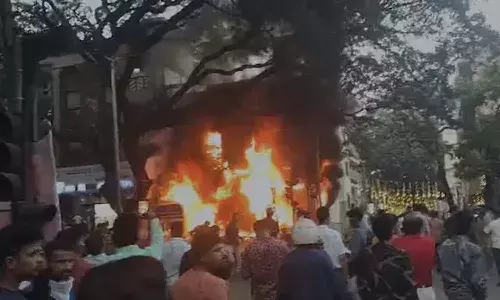 20-year-old woman died, fire, electric bike showroom, Bengaluru