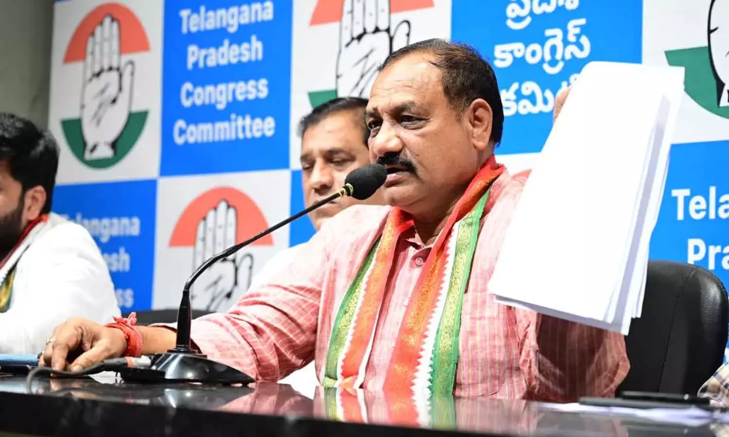 కేటీఆర్ రూ.50 కోట్లు ఇచ్చినా కూడా తీసుకుంటాం : TPCC చీఫ్