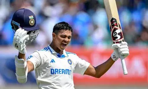 సెంచరీ బాదిన జైస్వాల్