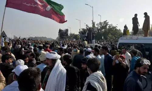 అట్టుడుకుతున్న పాకిస్థాన్