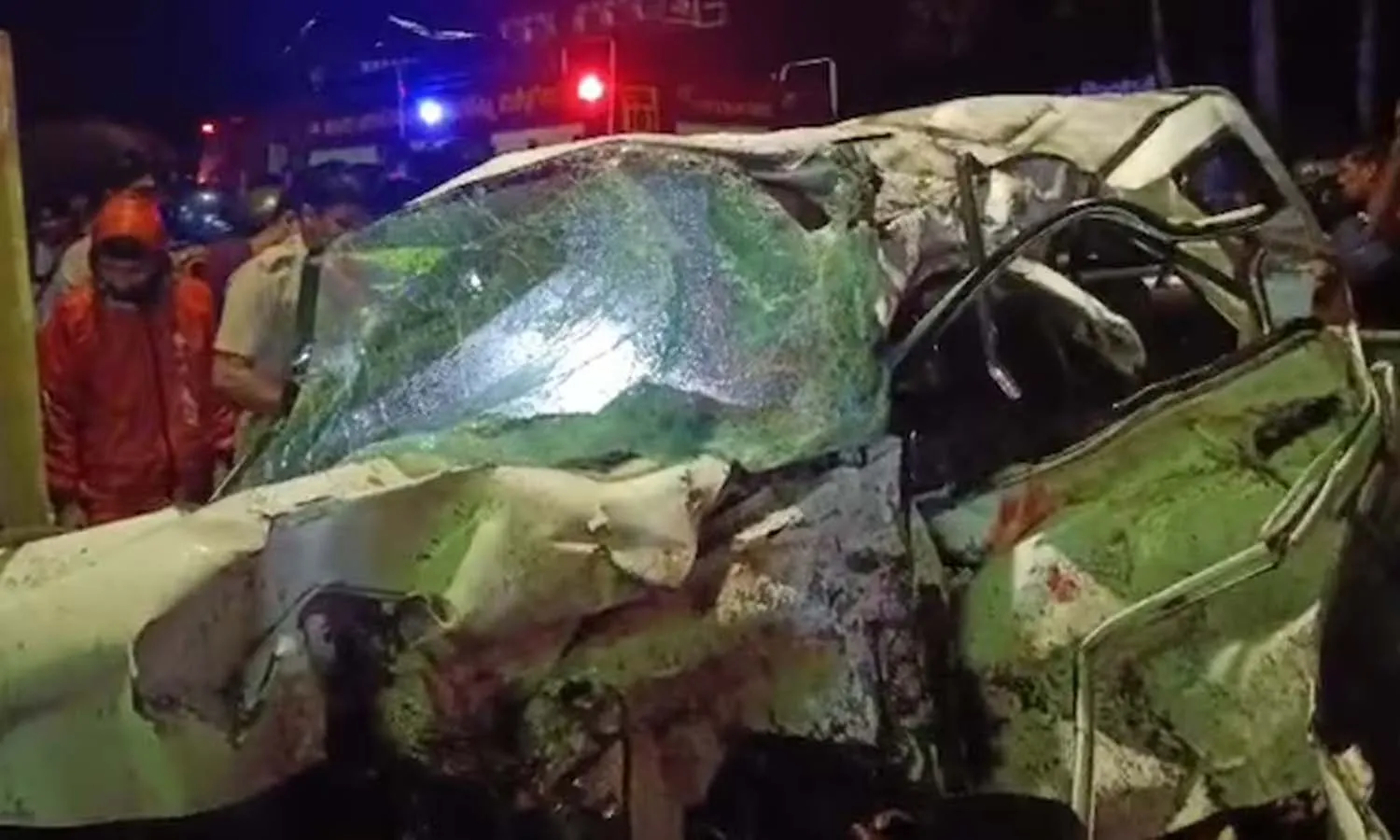 medical students killed, car collision with bus, Kerala