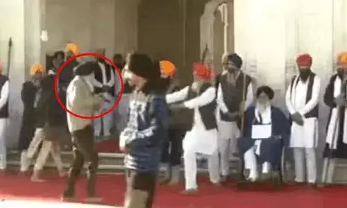 Video : అంద‌రూ చూస్తుండ‌గానే మాజీ సీఎంపై కాల్పులు.. తృటిలో..