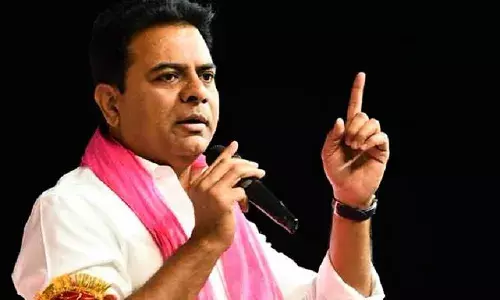 తెలంగాణ చరిత్రను మారుస్తామంటే ఊరుకునేది లేదు: కేటీఆర్