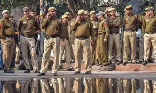 cops, bullet injuries, Jammu Kashmir, police, suicide