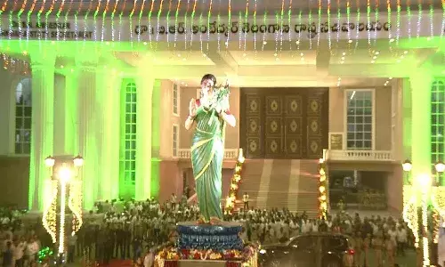 తెలంగాణ తల్లి విగ్రహాన్ని ఆవిష్కరించిన సీఎం రేవంత్ రెడ్డి