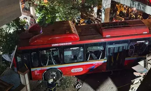 Mumbai, Four dead, BEST bus, pedestrians, vehicles, brake failure, Crime