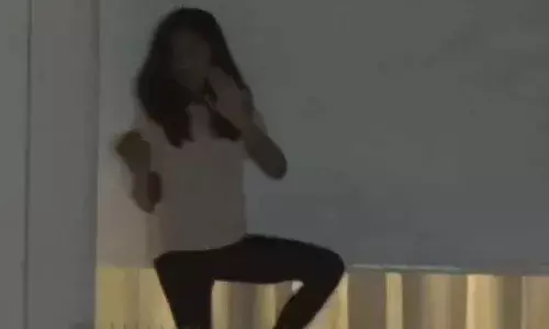 Video : నాన్న వస్తాడని.. ఎదురు చూసి.. ఎదురు చూసి..