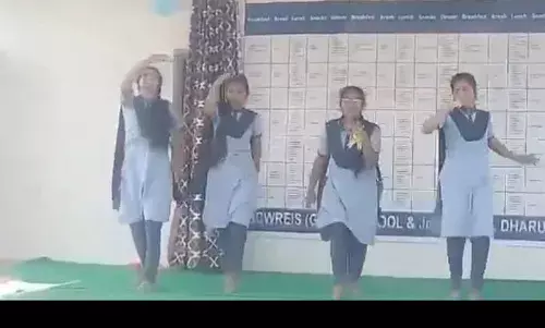 స్కూల్ పిల్లలతో సీఎం రేవంత్ రెడ్డి పాటలకు డ్యాన్స్