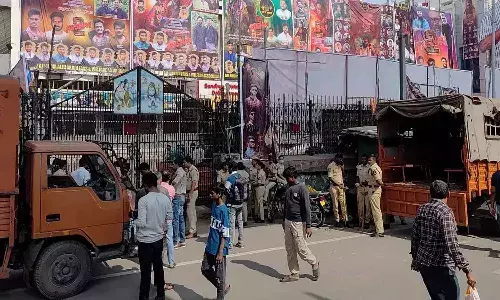 సంధ్య థియేటర్ యాజమాన్యానికి నోటీసులు ఇచ్చిన పోలీసులు