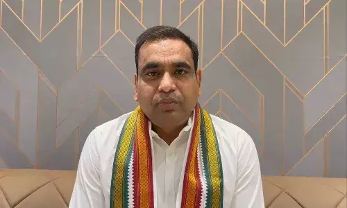 అల్లు అర్జున్ అలా అనడం విడ్డూరంగా ఉంది.. కాంగ్రెస్ ఎంపీ ఫైర్