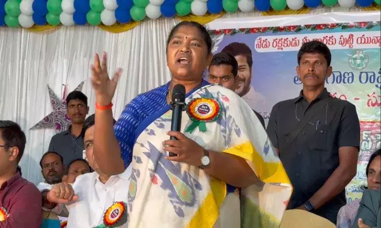 ఓ స్మగ్లర్‌ను హీరో చేశారు.. నేరాలను చట్టబద్ధంగా కట్టడి చేసే పోలీసు అధికారి ఎలా జీరో అవుతాడు.? : మంత్రి సీతక్క