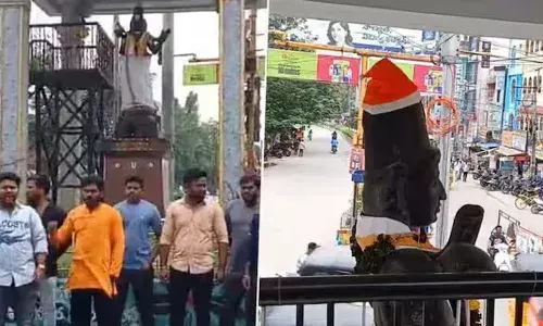 Santa Claus hat, Annamayya idol, Hindu communities, Tirupati