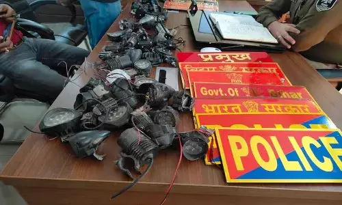 ఆ నెంబర్ ప్లేట్స్తో దర్జాగా తిరుగుతున్నారు.. షాకిచ్చిన పోలీసులు..!