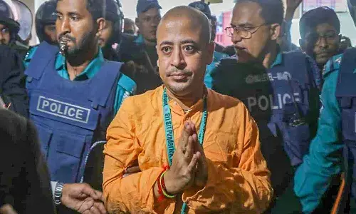 చిన్మోయ్ దాస్ కు దక్కని బెయిల్