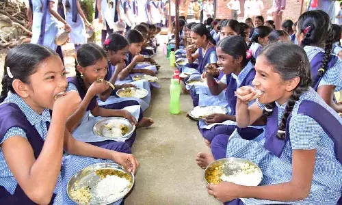 Lunch, inter students, APnews, Nara Lokesh