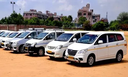 మాకు అన్యాయం జరుగుతోంది: హైదరాబాద్ క్యాబ్ డ్రైవర్లు