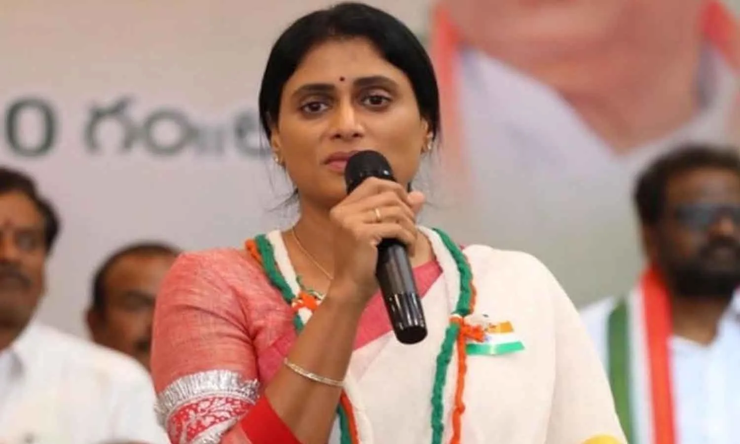 ఆ ప్ర‌క‌ట‌న త‌ర్వాతే ప్ర‌ధాని మోదీ విశాఖలో అడుగుపెట్టాలి : వైఎస్ ష‌ర్మిల