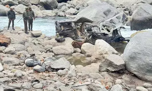 4 killed , vehicle plunges into gorge, Jammu and Kashmir, Kishtwar