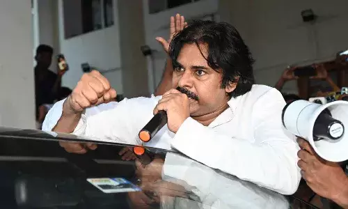 Video : మనుషులు చనిపోయారు.. మీకు బాధ లేదా?.. అభిమానులపై పవన్ ఆగ్రహం