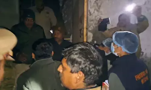 5 of family found dead, bed box , Meerut, Crime