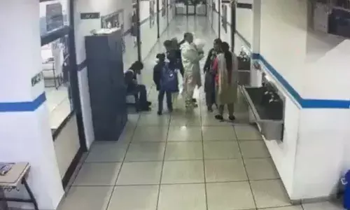 NATIONAL NEWS, GUJARAT, AHMEDABAD, CARDIAC ARREST, GIRL STUDENT DIED