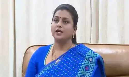 అల్లు అర్జున్ కు మానవత్వం ఉంది.. మరి మీకు..?: రోజా ప్రశ్న