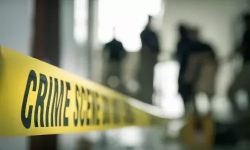 కాల్ చేసిన భర్త.. లిఫ్ట్ చేయని భార్య.. అనాథగా మారిన చిన్నారి బాలిక‌