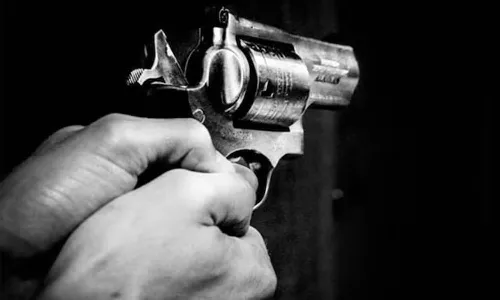 Man hires hitmen, kill girlfriends father, they kill wrong person, Crime