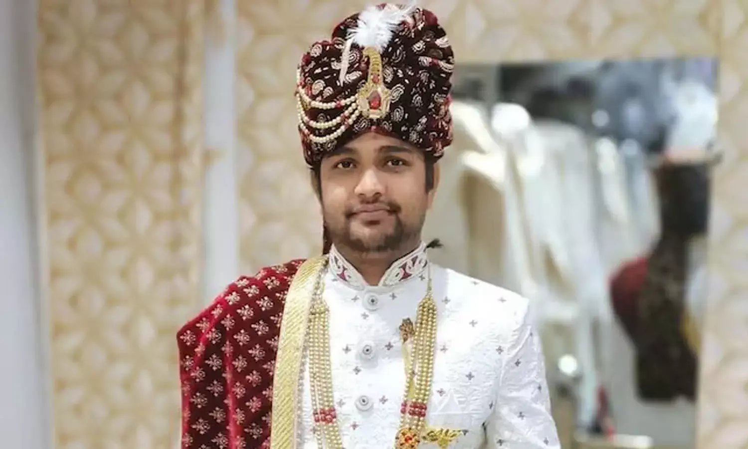 Delhi man, wedding cards, car catches fire, Crime