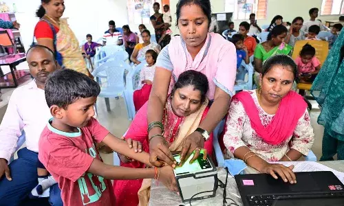 Aadhaar camps, children, APnews, aadhaar cards