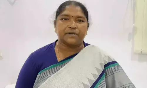 వాళ్ల‌కు పథకాలు రావనే ఆందోళన ఉంది : మంత్రి సీతక్క