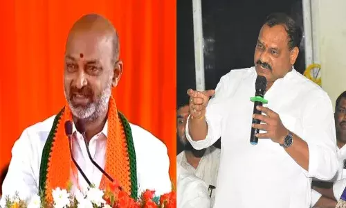 మీ వల్ల వాటి విలువ తగ్గుతుంది.. బండి సంజయ్కు పీసీసీ చీఫ్ కౌంటర్