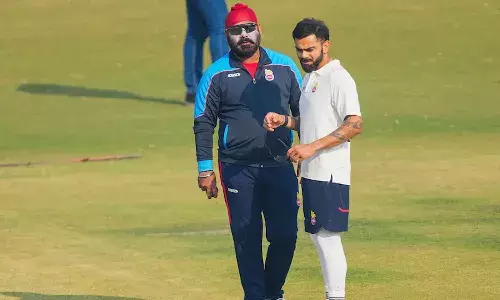 నేను సహాయం చేస్తానన్న వినలేదు.. నా కిట్ నేనే మోసుకెళ్తాను అన్నాడు.. కోహ్లీ అంకితభావం గురించి కోచ్ చెప్పిన మాటలు వింటే..