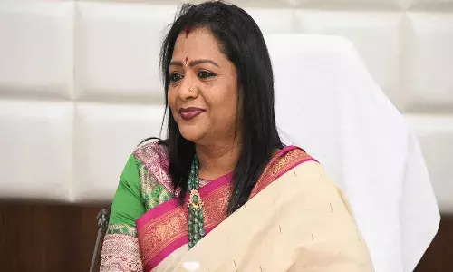 Video : మేయర్ గద్వాల్ విజయలక్ష్మికి తప్పిన ప్రమాదం