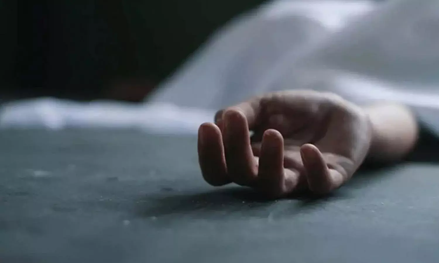 Sons demand cutting fathers body into two pieces, clash, last rites, Crime, Madhyapradesh