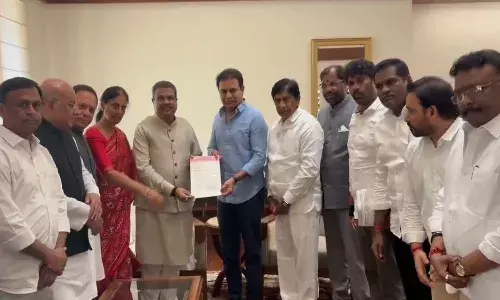 కేంద్ర మంత్రుల‌ను క‌లిసిన బీఆర్ఎస్ నేత‌ల బృందం.. ఎందుకంటే..?