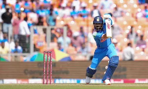 హాఫ్ సెంచరీ చేసిన కోహ్లీ.. అదే తరహాలో అవుట్