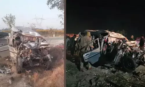 Breaking : ప్రయాగ్‌రాజ్‌లో ఘోర రోడ్డు ప్రమాదం.. 10 మంది భక్తులు దుర్మ‌ర‌ణం