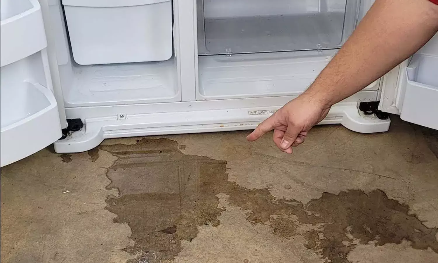 water leaking, refrigerator