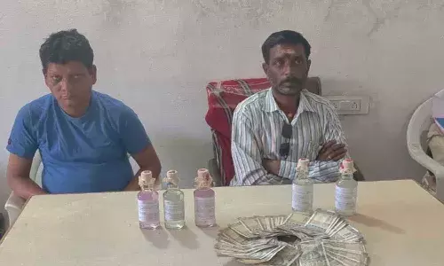 అడ్డంగా దొరికిపోయిన జీహెచ్ఎంసీ బిల్ కలెక్టర్