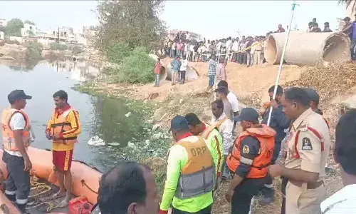 Hyderabad : విషాదం.. లంగర్ హౌజ్ లేక్‌లో మునిగి తండ్రీకొడుకులు మృతి