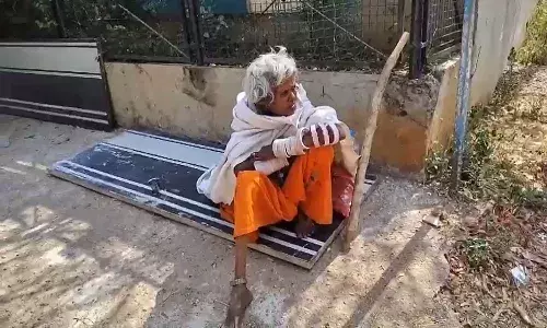 son left his oldage mother road, Mansurabad, Vanasthalipuram, Telangana
