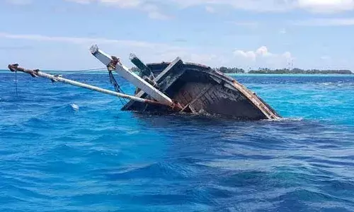 Rajamahendravaram, Two Dead as Boat Capsizes, Godavari River, APnews