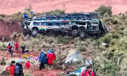 31 killed, bus collides with truck, Bolivia, internationalnews