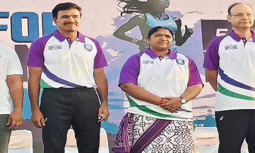 Telangana, Hyderabad News, International Womens Day, HYD CP CV Anand, Minister Seethakka