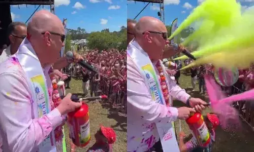 Video : త్రీ.. టూ.. వన్.. హోలీని ఆస్వాదించిన న్యూజిలాండ్ ప్రధాని