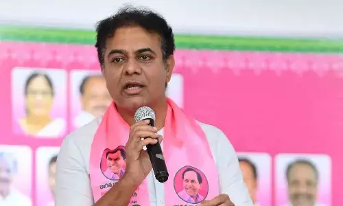 కుర్చీ చేజారే సూచనలు కనిపించడం వల్లే ఈ చీకటి ఒప్పందాలు : కేటీఆర్