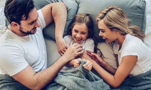 మ‌న‌కు మ‌న‌మే చక్కిలిగింతలు పెట్టుకుంటే న‌వ్వు ఎందుకు రాదు.?