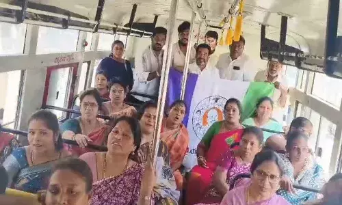 Video : ఫ్రీ బస్ అయినా ఇవ్వు బాబు.. వైసీపీ వినూత్న నిరసన