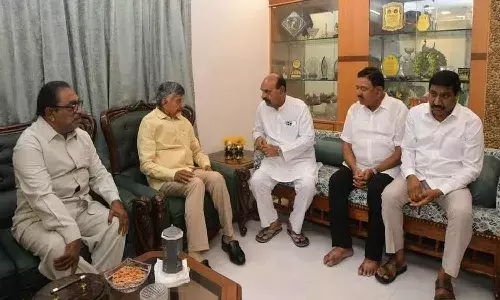 మంత్రి ఎన్ఎండీ ఫరూక్‌కు సీఎం చంద్రబాబు పరామర్శ